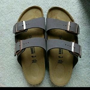 Birkenstocks size 34